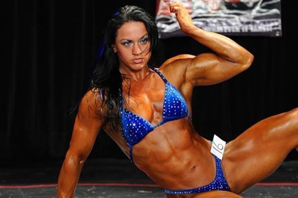 Morre, aos 37 anos, a campeã de fisicculturismo Hayley McNeff