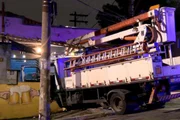 Caminhão da SP Regula invade bar no Sacomã