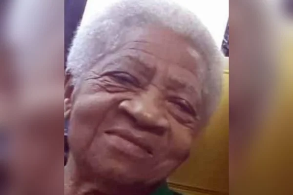 Idosa é morta no quintal de casa ao ser atingida por bala perdida