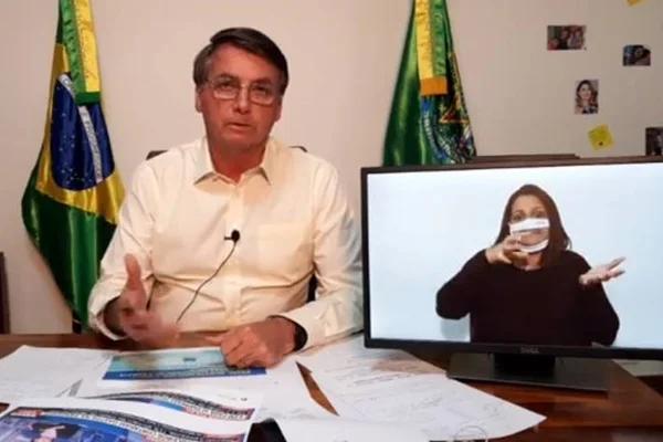 Bolsonaro em live no Alvorada