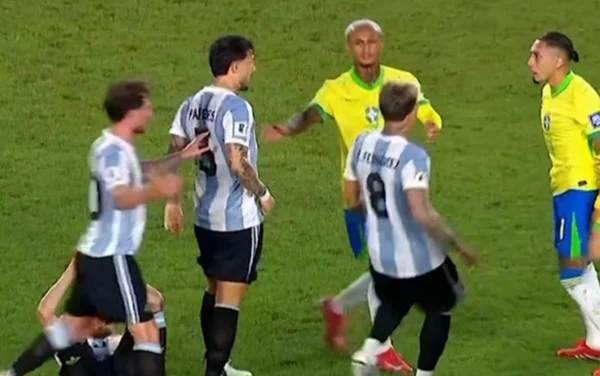 Imagem colorida da confusão entre Brasil e Argentina - Metrópoles