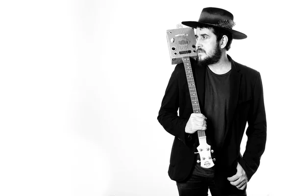 Rodrigo Suricato convida músicos brasilienses para show na Criolina