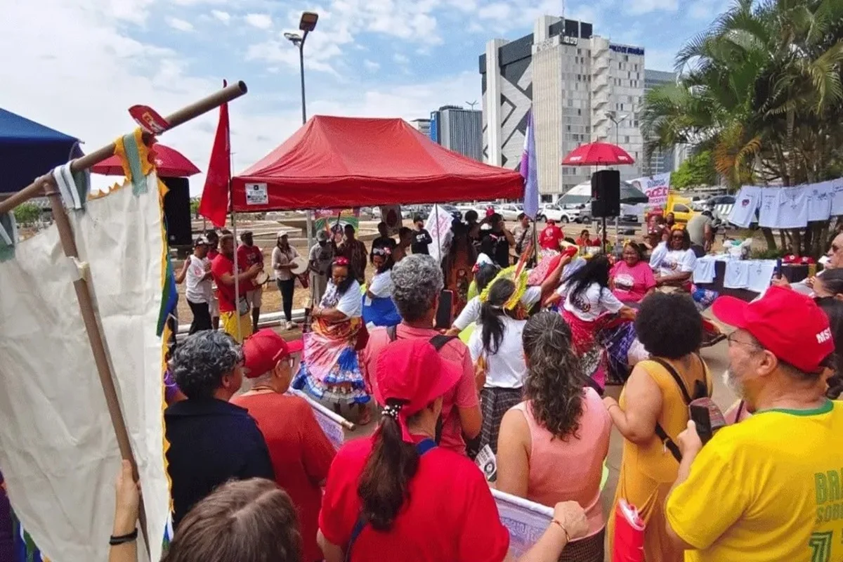 Apoiadores do presidente Luiz Inácio Lula da Silva (PT) se reuniram, na manhã desta segunda-feira (7/9), para o 32º Grito dos Excluídos, na Praça Zumbi dos Palmares, em Brasília Apoiadores do presidente Luiz Inácio Lula da Silva (PT) se reuniram, na manhã desta segunda-feira (7/9), para o 32º Grito dos Excluídos, na Praça Zumbi dos Palmares, em Brasília