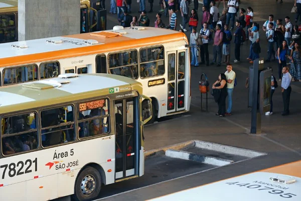 Rodoviários e professores anunciam paralisação nesta sexta (11)