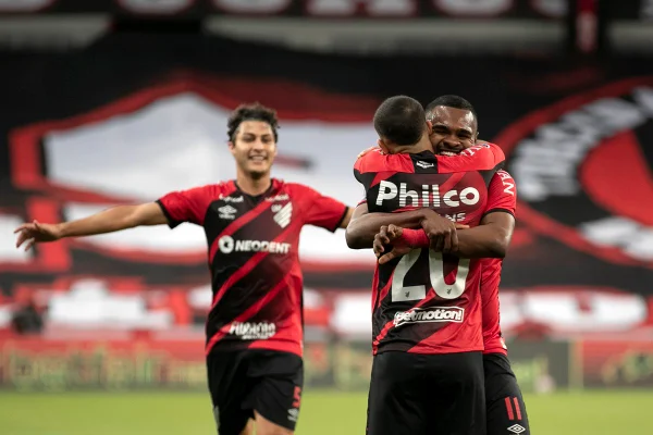 Athlético-PR elimina o Peñarol e pegará o Bragantino na final da Sul-Americana