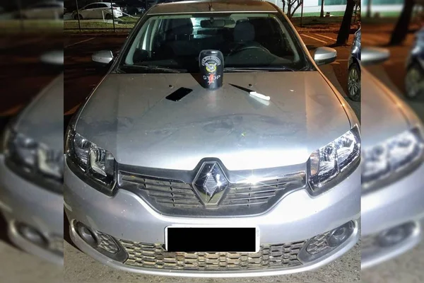 Procurado por homicídio, jovem é apreendido ao conduzir carro roubado no DF