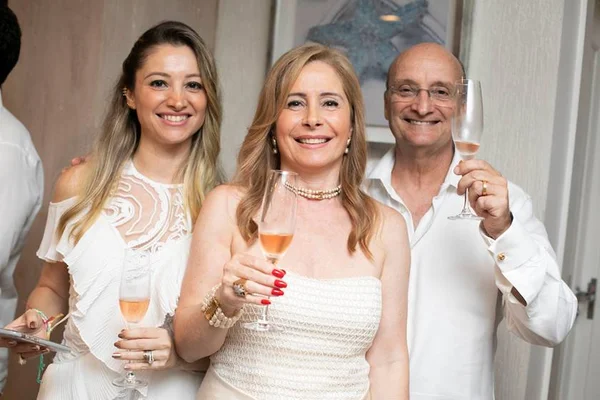 Família Kalil-Posada recebe amigos para festa de Réveillon no Lago Sul