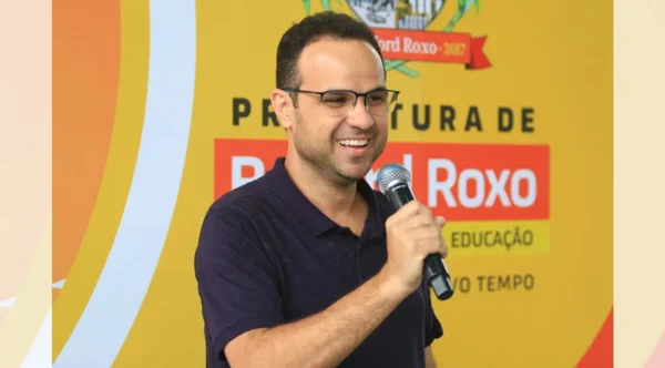 Imagem colorida de secretário de Educação de Belford Roxo, Denis Souza Macedo - Metrópoles