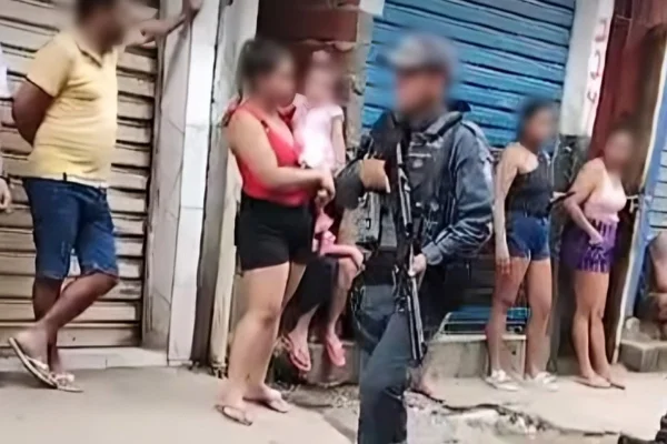 Imagem colorida de ação policial na Favela do Moinho, em São Paulo. - Metrópoles