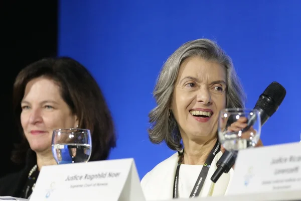 Em conferência, Dodge e Cármen Lúcia pedem mais mulheres no poder
