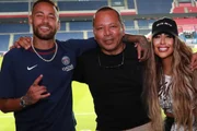 Rafaella Santos posa com o irmão e o pai Rafaella Santos posa com o irmão e o pai