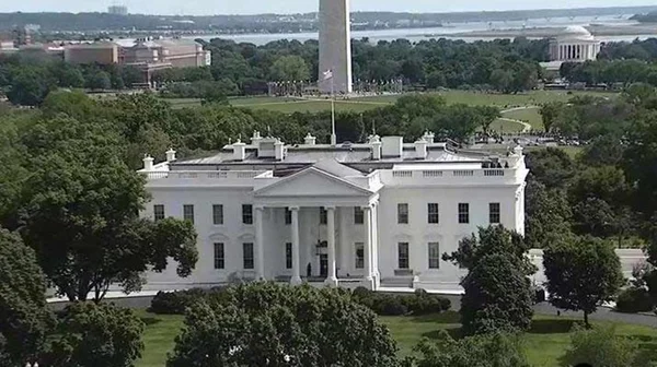 Serviço secreto atira em homem em frente à Casa Branca, em Washington