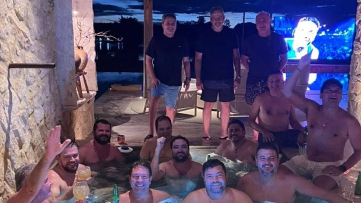 Parlamentares reunidos em piscina no Rancho Tomaz com advogado investigado pela PF