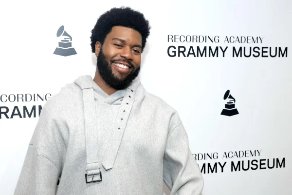 Foto colorida de Khalid - Metrópoles
