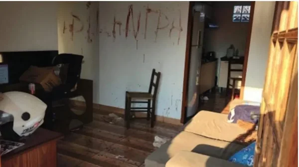 mãe e filho são espancados e homem escreve ‘Pilantra’ com sangue da vítima