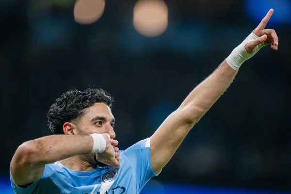 Manchester City atropela Newcastle e avança para final na Copa da Liga