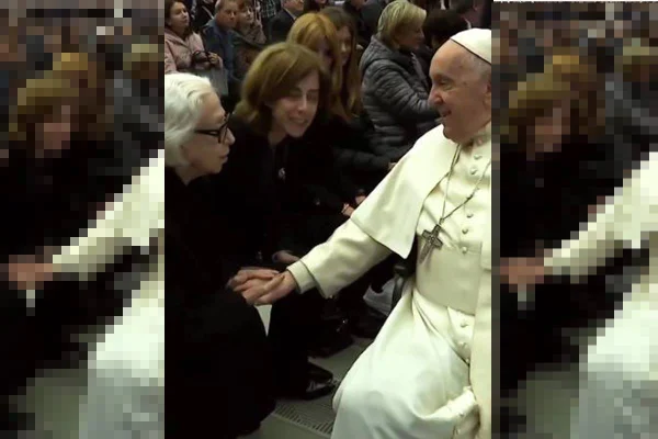 Fernanda Torres e Fernanda Montenegro receberam bênção do Papa Francisco no Vaticano - Metrópoles