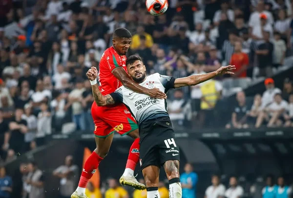 Foto colorida de Corinthians e Velo Clube - Metrópoles
