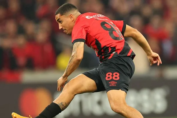 Athletico-PR vence e garante classificação para oitavas da Libertadores