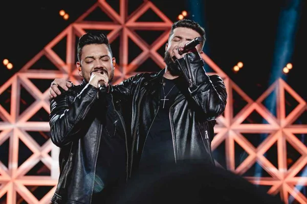 Ícaro e Gilmar revelam sintonia inusitada e ansiedade com novo DVD