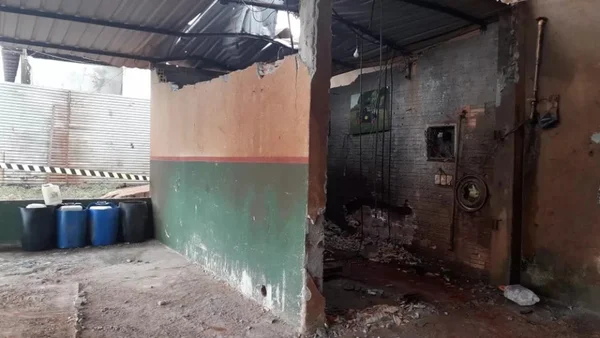 Fotografia colorida de borracharia onde compressor explodiu e matou jovem de 22 anos que trabalhava no local