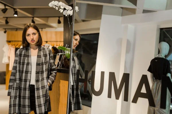 Estilista Luisa Farani inaugura flagship no Lago Sul