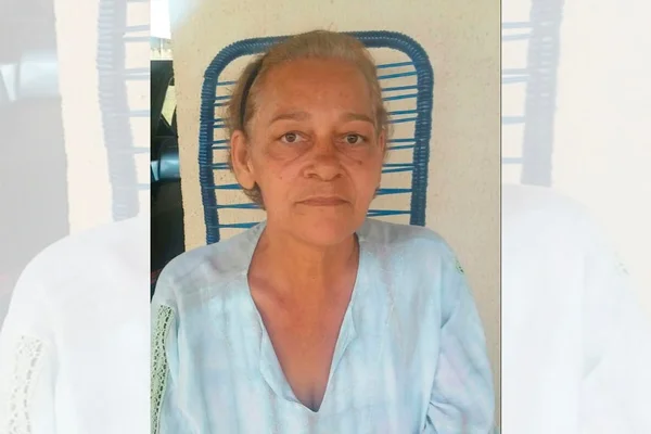 Sem atendimento na rede pública, mulher rifa Fusca para tratar câncer