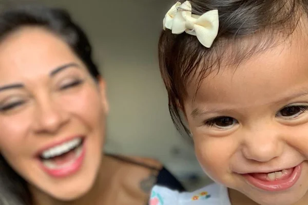 Mayra Cardi diz que estudará mentes doentes para orientar filha sobre o pai