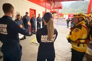 Equipe dos bombeiros planejam buscas de helicóptero que levava Rick, dupla de Renner Equipe dos bombeiros planejam buscas de helicóptero que levava Rick, dupla de Renner