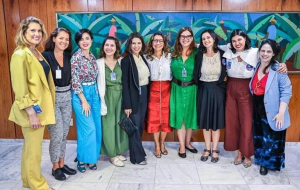 Janja recebe denunciantes de Melhem e relata também ter sofrido assédio