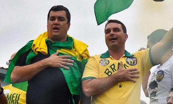 Flávio Bolsonaro e Leonardo Rodrigues