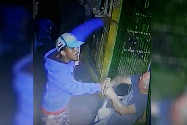 Vídeos. Jovem que atacou homem com facão é preso no DF