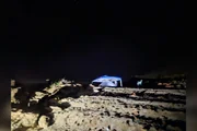 Pai e filho foram localizados por volta de 1h20 de domingo (18), na ilha conhecida como Beni Beach