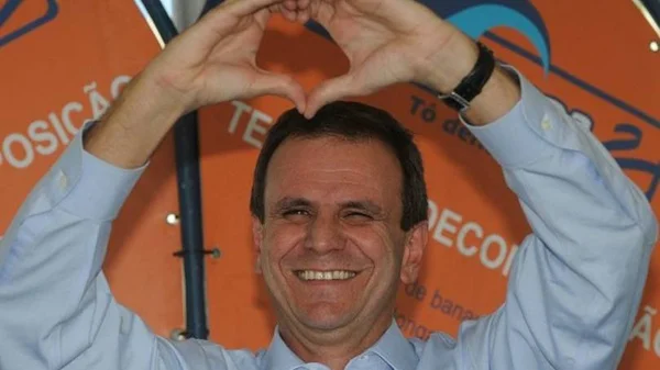 “Sabia que não me decepcionaria”, ironiza Eduardo Paes sobre Carlos Bolsonaro