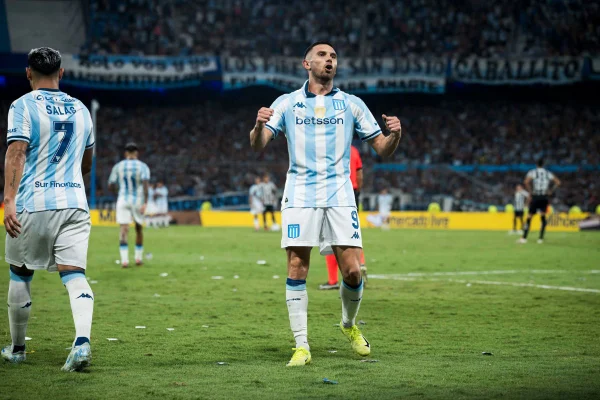 Imagem colorida de racing e Botafogo na recopa - Metrópoles