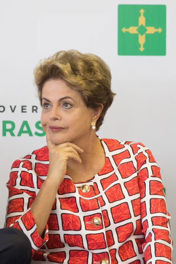 Dilma reúne ministros para discutir conjuntura política