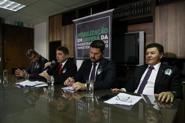 “Não é pelo auxílio-moradia”, afirma juiz durante greve nesta quinta