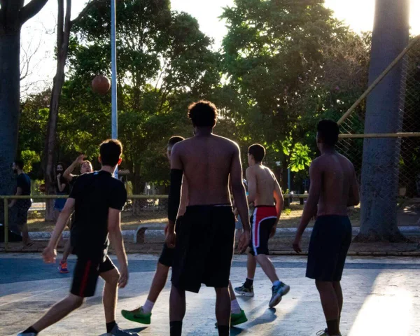 Projeto brasiliense de basquete promove arte e inclusão - Metrópoles