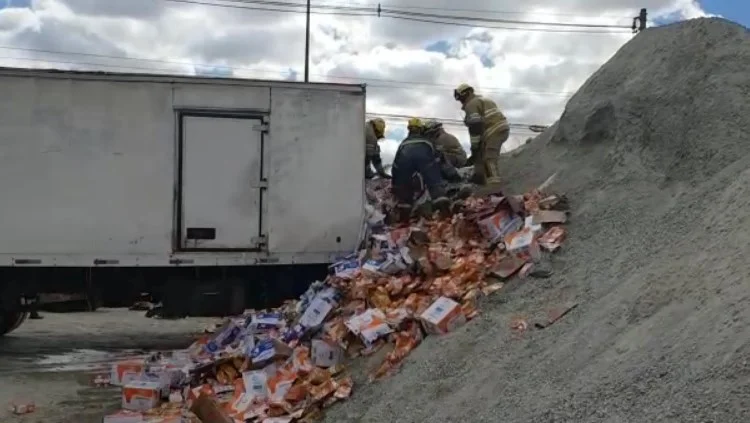 DF: caminhoneiro fica gravemente ferido após colidir em monte de brita - imagem 6 DF: caminhoneiro fica gravemente ferido após colidir em monte de brita - imagem 6
