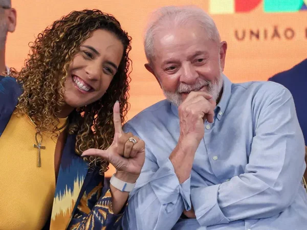 Foto colorida de Lula e Anielle Franco - Metrópoles