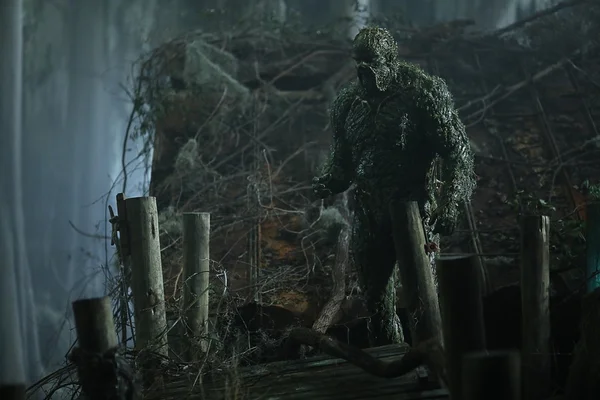 Primeira (e única) temporada de Monstro do Pântano estreia na HBO