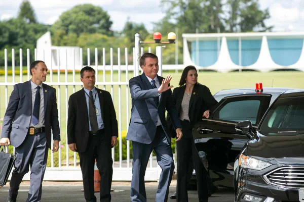 Bolsonaro diz que quer ter maioria no Congresso para liberar porte de arma
