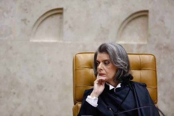 Cármen Lúcia: “O cidadão está cansado da ineficiência de todos nós”
