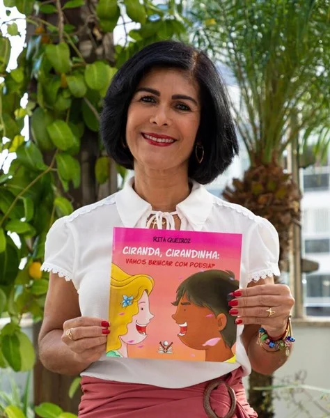Com apoio de uma pequena editora, Rita Queiroz realizou seu sonho Com apoio de uma pequena editora, Rita Queiroz realizou seu sonho