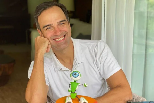 Tadeu Schmidt desabafa sobre relação com as filhas: “Rigoroso demais” - destaque galeria