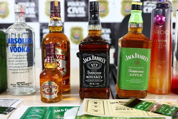 Bebidas falsificadas aprendidas em MG