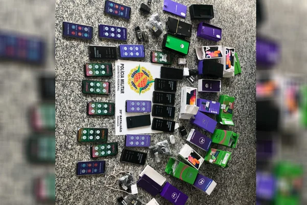 Adolescentes são detidos após roubarem 20 celulares em loja no DF