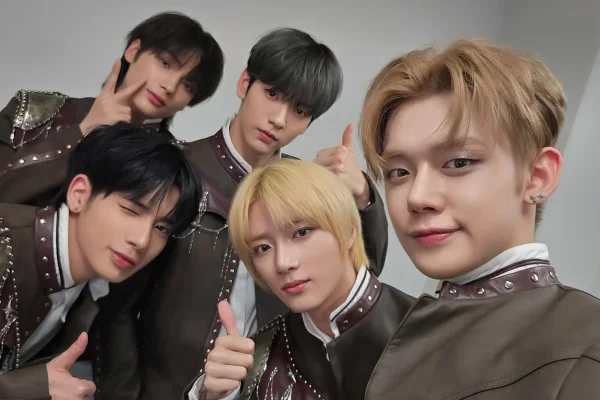 Imagem colorida do grupo de k-pop TXT