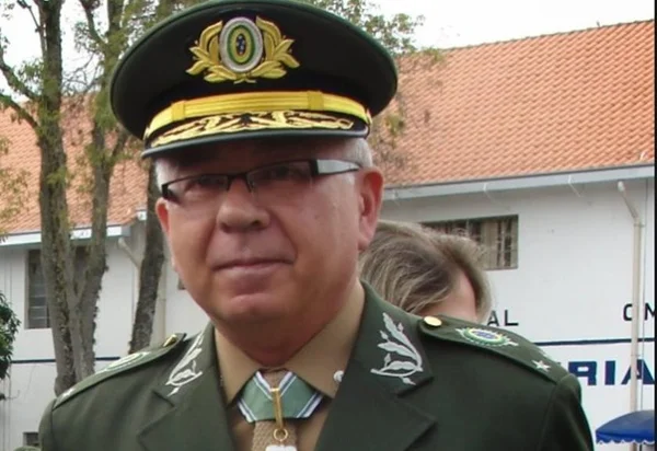 Vélez demite presidente do Inep e quer general Brito Filho no comando