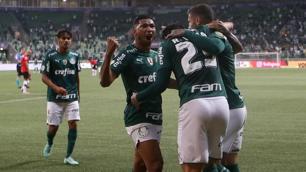 Palmeiras faz 4 x 0 no Atlético-GO e chega à sexta vitória consecutiva